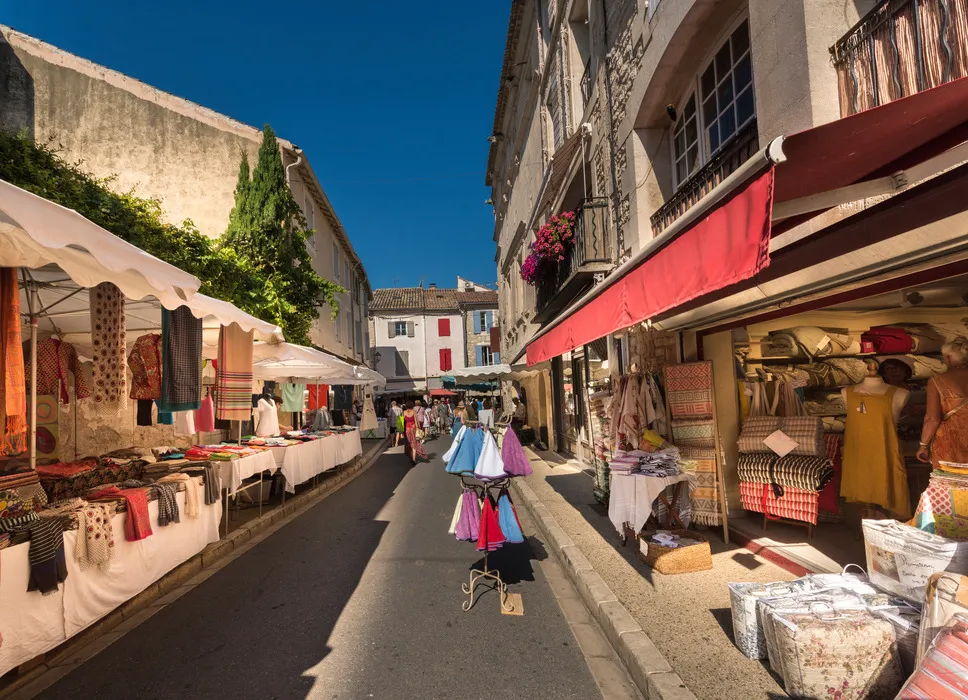 The market stalls in Saint-Rémy-de-Provence full of linen.